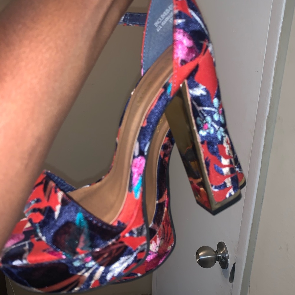Platform heels - Picture 3 of 3